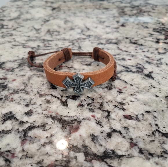 New Unisex Handmade Leather Cross Bracelets - Picture 5 of 5